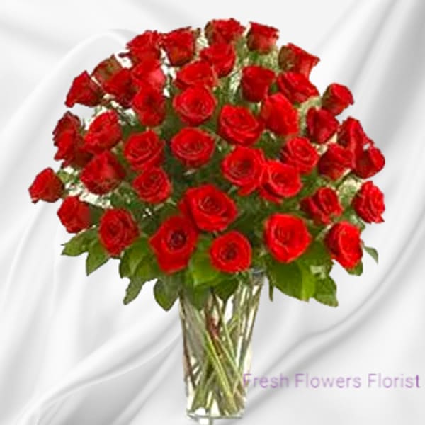 Bouquet of red roses in a clear glass vase