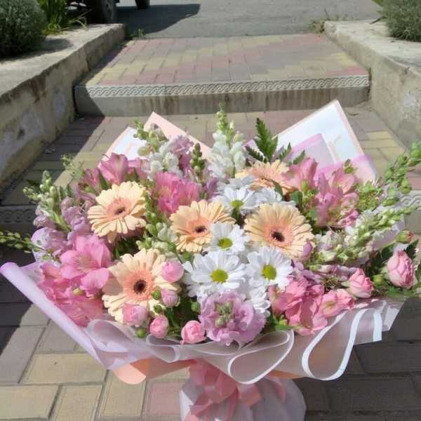 Pink and white mixed bouquet with gerbera daisies and snapdragons