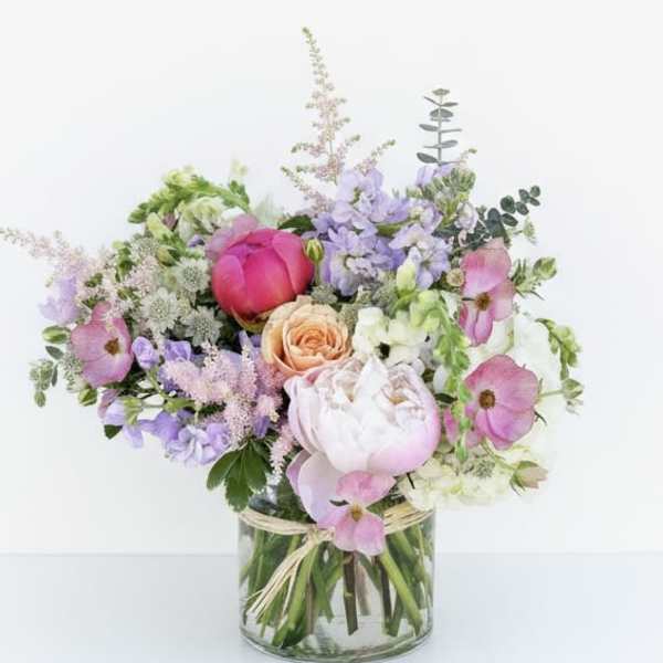 Mixed pastel bouquet in a clear glass vase