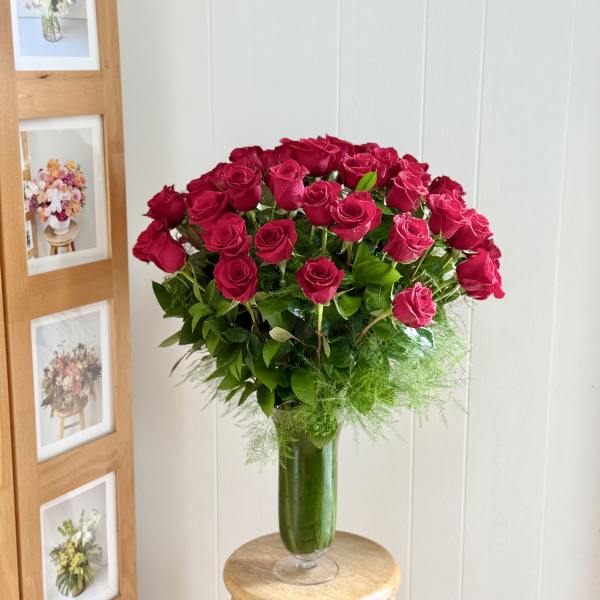 EC122 - Madly in Love (50 stems long stem Red rose)