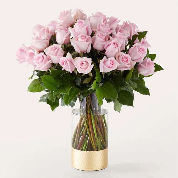Bouquet of pale pink roses in a clear glass vase