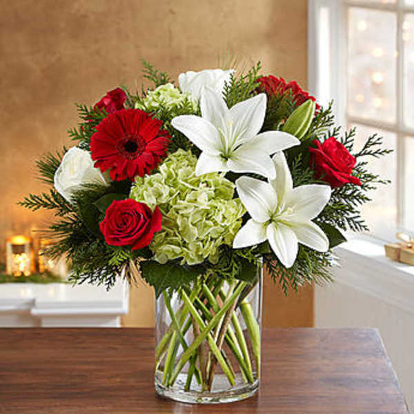 Bouquet of red and white flowers in a clear glass vase
