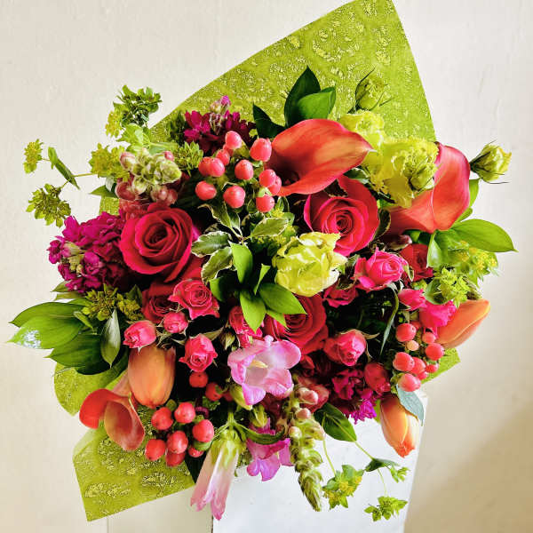 Bright mixed bouquet with red roses and orange calla lilies