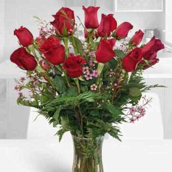 Bouquet of red roses in a clear glass vase