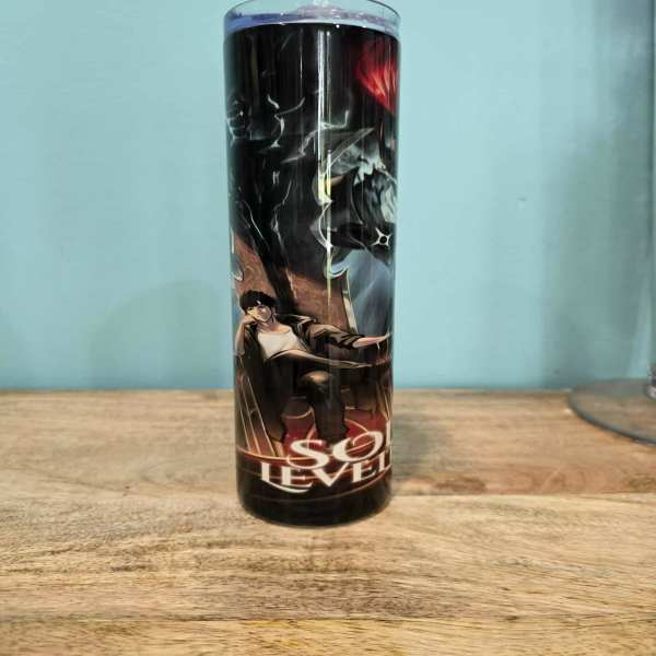 Tall black tumbler with anime artwork and the words "Solo Leveling"