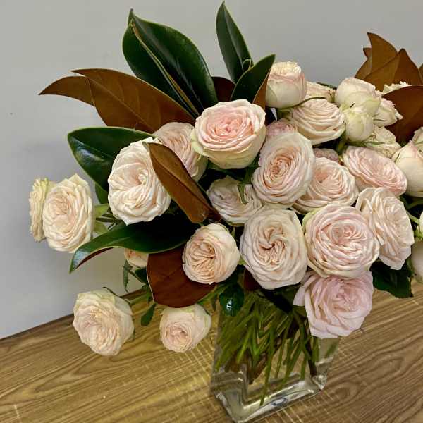 Bouquet of pale pink roses in a clear glass vase