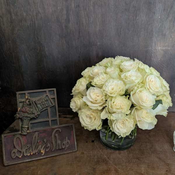 Bouquet of cream roses in a glass vase