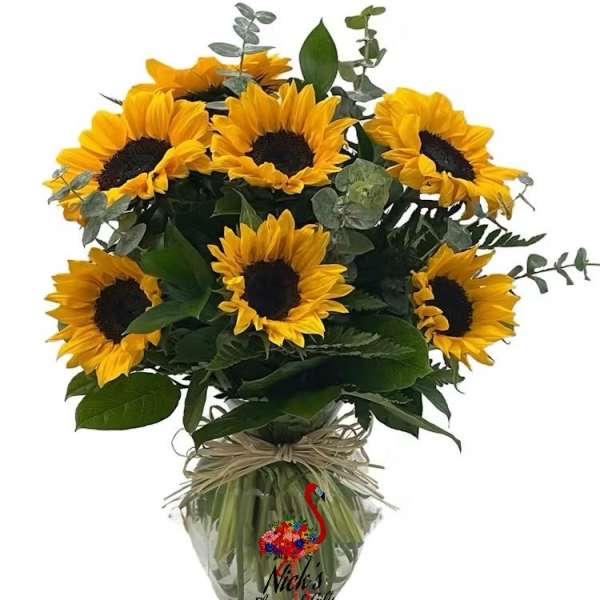 Bouquet of sunflowers in a glass vase