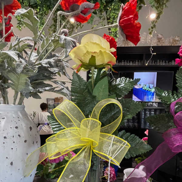 Single Artificial Yellow Rose Budvase