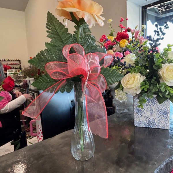 Artificial Peach garden rose Budvase