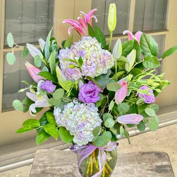 Lavender and pink bouquet with lilies and hydrangeas in a glass vase