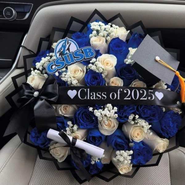 Graduation 50 Roses Buchon Bouquet – Elegant Celebration Gift