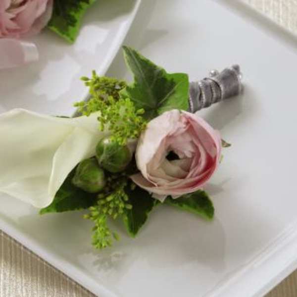 FTD Enchantment Boutonniere