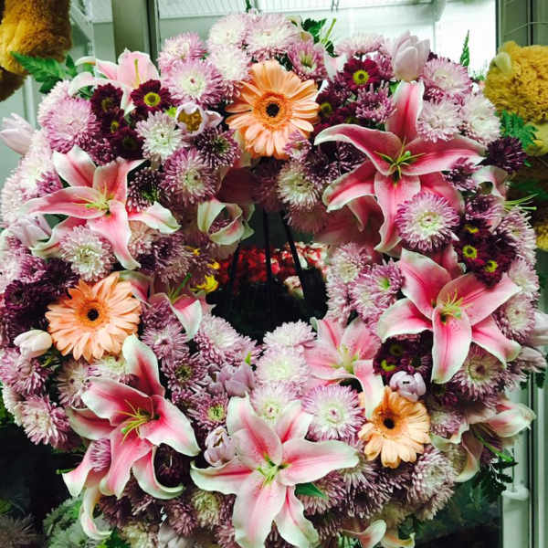 Standing Wreath. The Photo Shows A Deluxe Size