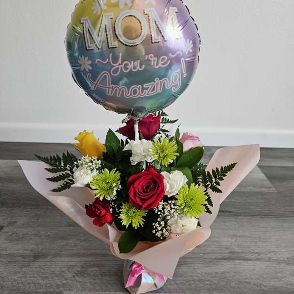 Bouquet of mixed roses and chrysanthemums with a MOM balloon