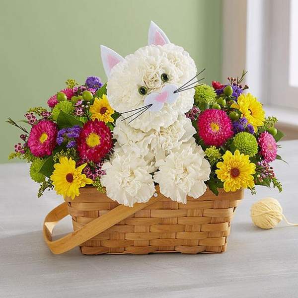 Flower basket with a cat face made from white blooms and colorful daisies
