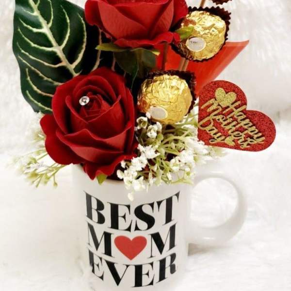 Red roses in a mug with chocolates and a "Best Mom Ever" message