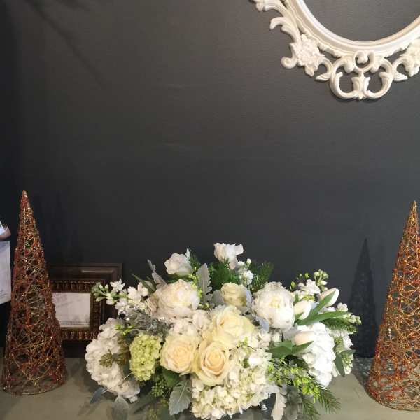 Centerpiece - Please leave your color theme for the florists(Otherwise it will be made as a designer's choice)