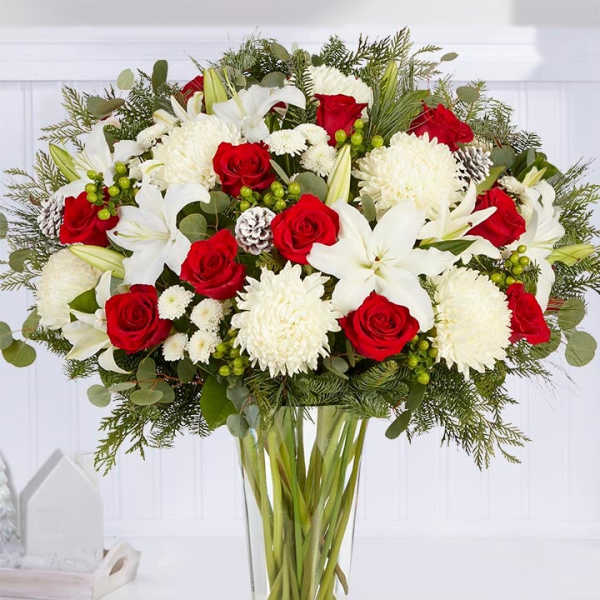 Red roses and white lilies in a clear glass vase