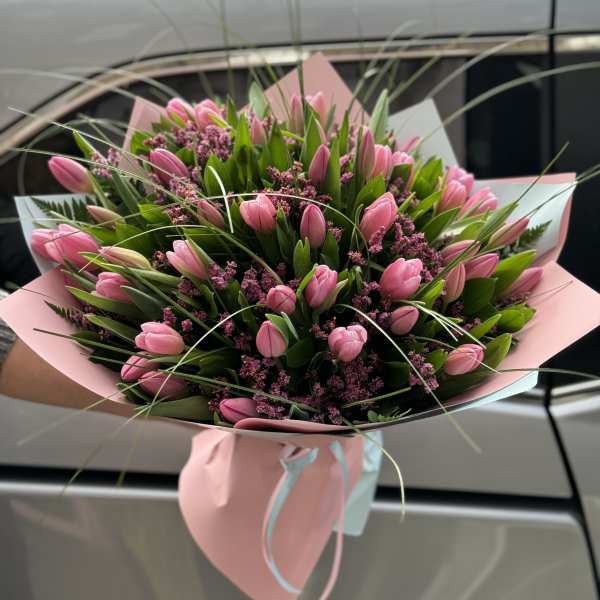 Pink tulips bouquet.The photo shows a deluxe size.
