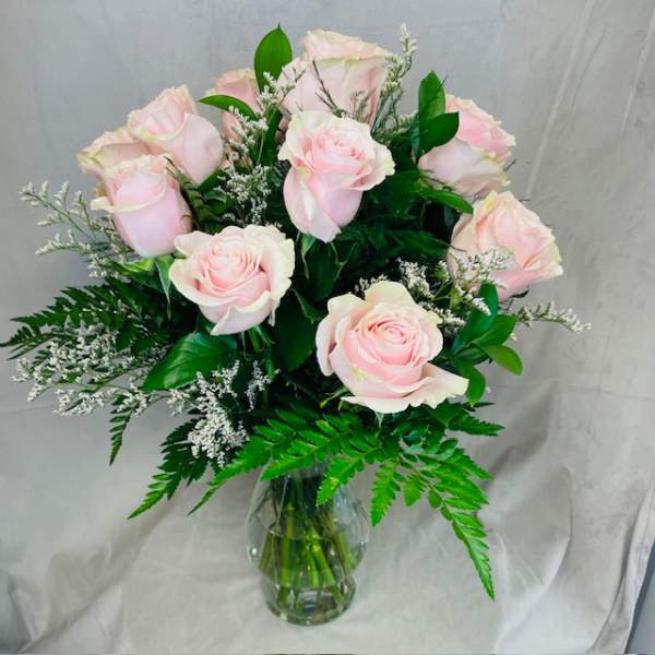 Bouquet of pale pink roses in a clear glass vase