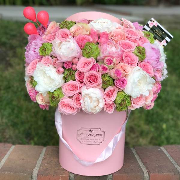 Pink and white rose bouquet in a pink hat box with ribbon