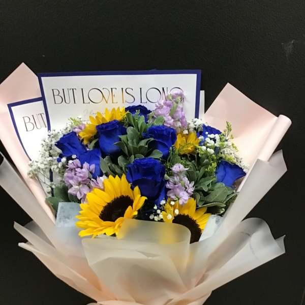 Blue rose with sunflower