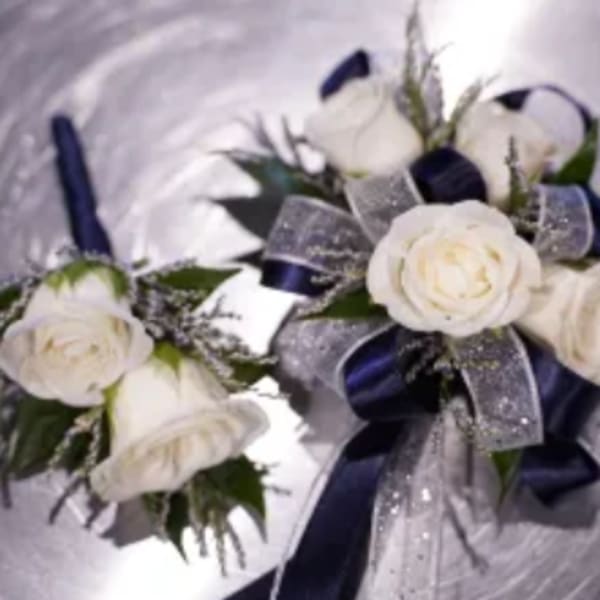 Corsage and boutainer set white and Navy