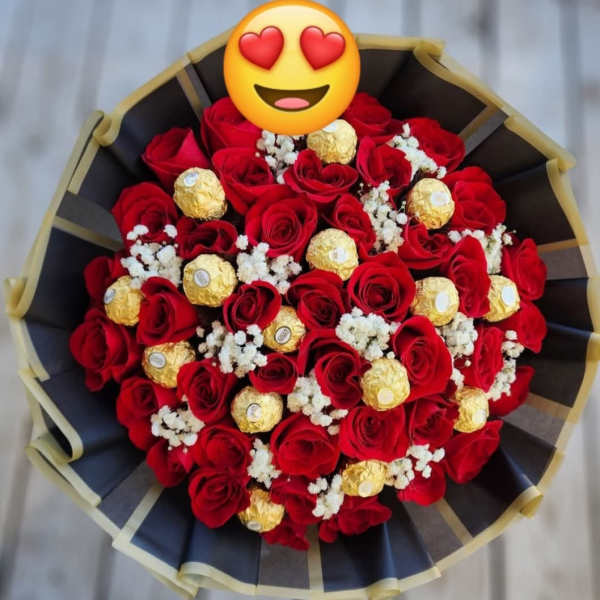 Red roses whit chocolate.