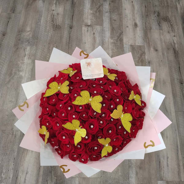 100 ROSAS ROJAS DIAMANTE Y MARIPOSA