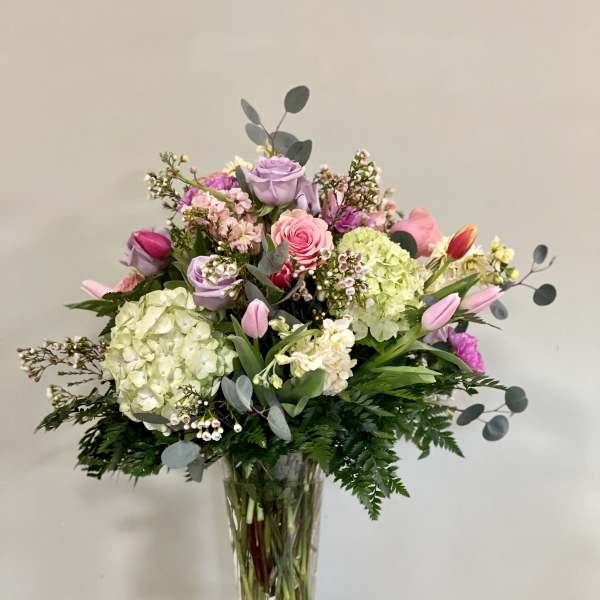 Mixed pink and lavender bouquet in a clear glass vase