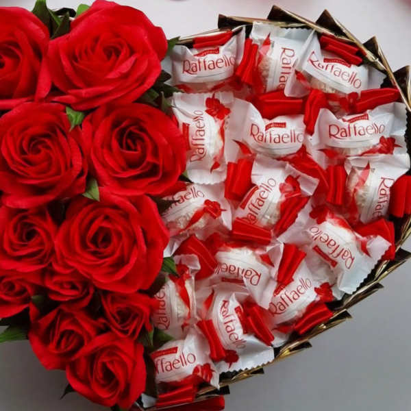 Roses heart with candy