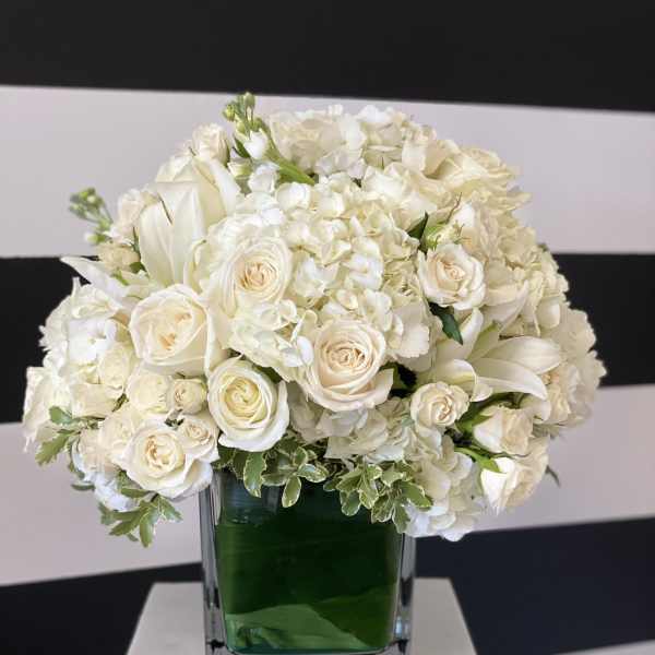 White Elegance Centerpiece aa