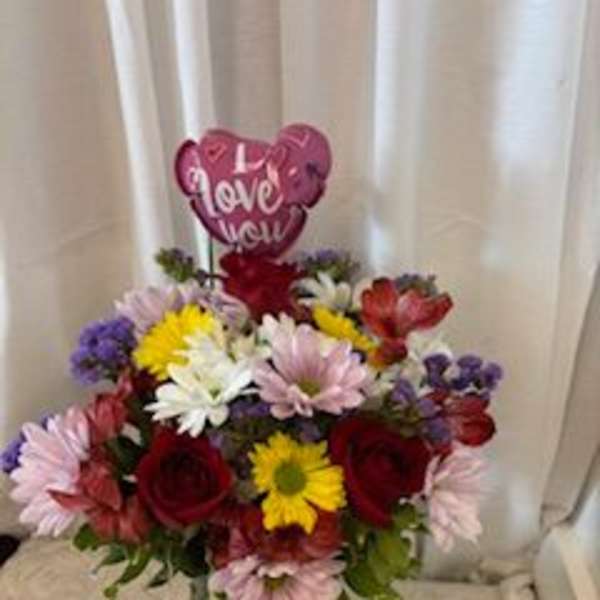 Mixed bouquet in a glass vase with a heart-shaped "I Love You" balloon
