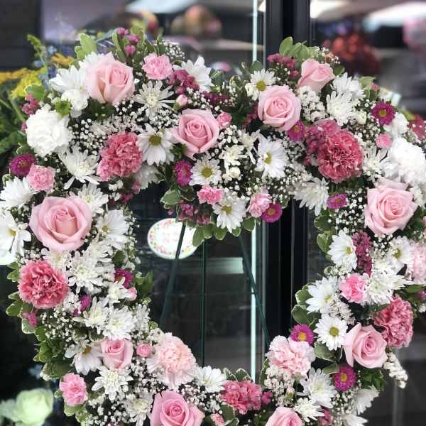 Whispering White & Pink Spray