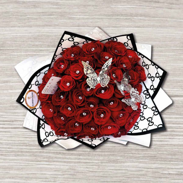 Round bouquet of red roses with butterfly decorations