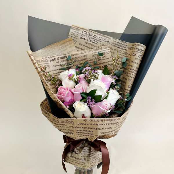 Daily News Hand Bouquet (Vase not included)