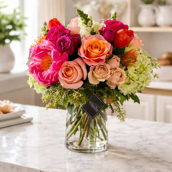Colorful bouquet of roses and hydrangeas in a glass vase