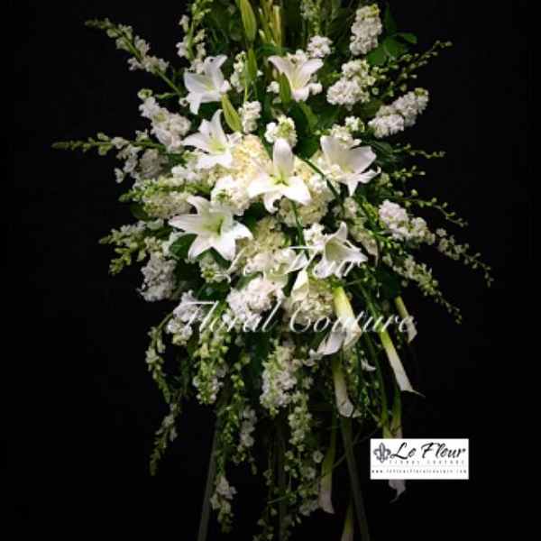 White Tribute Spray
