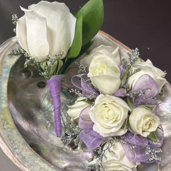 Corsage White roses, lavander ribbon Set