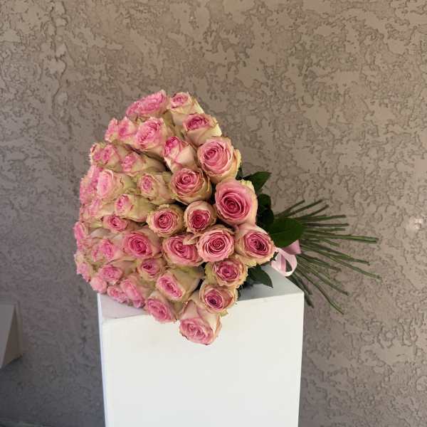 Large bouquet of pink roses with a pink ribbon