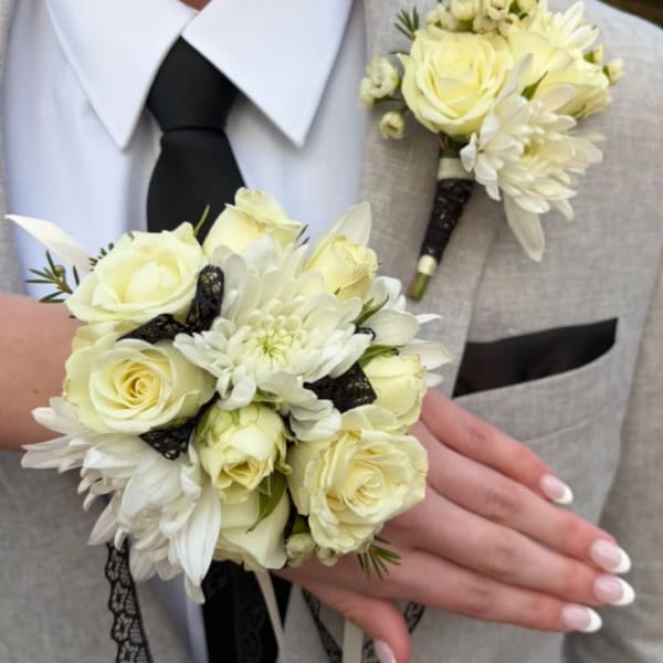 Corsage and boutonniere Set White and Black