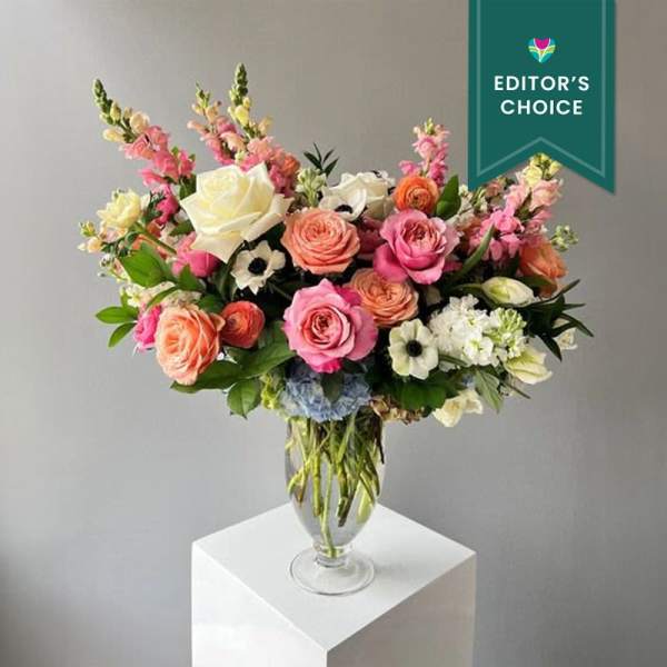 Mixed pink and white flower bouquet in a clear glass vase