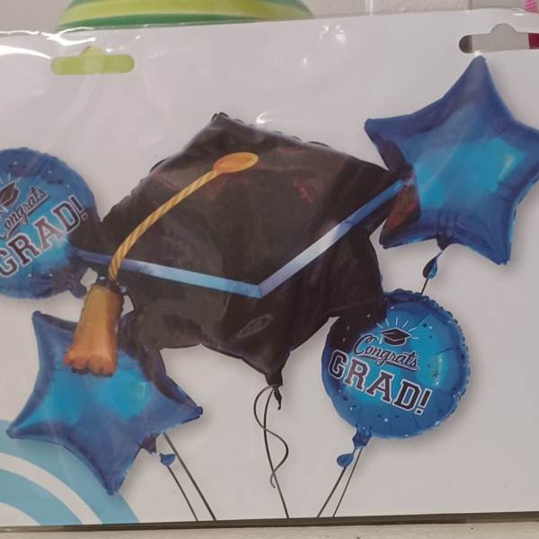 Graduation balloon bouquet with a cap and star-shaped blue balloons