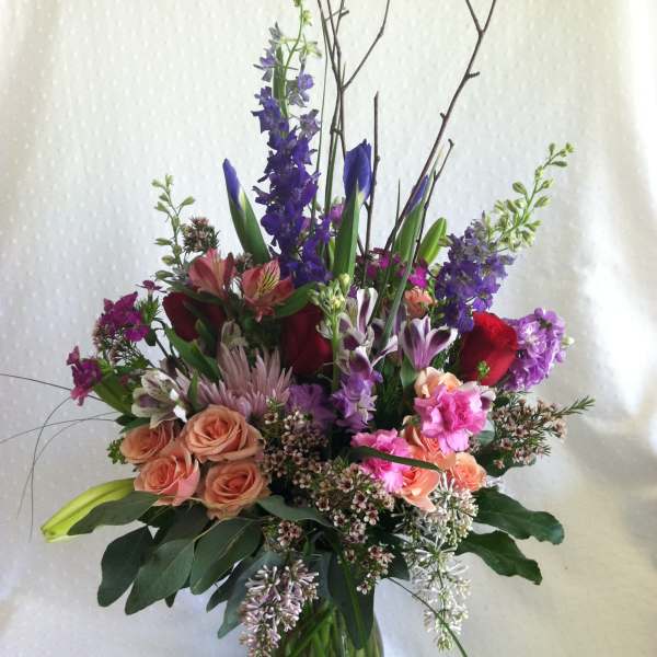 Garden style vase arrangement