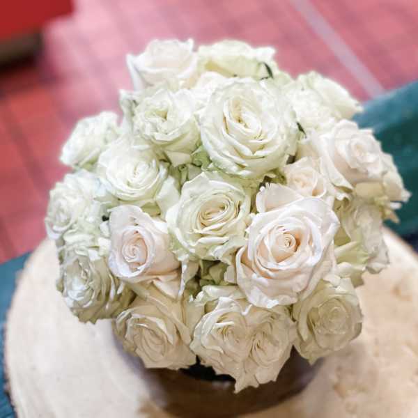 Bouquet of white roses with pale blush roses