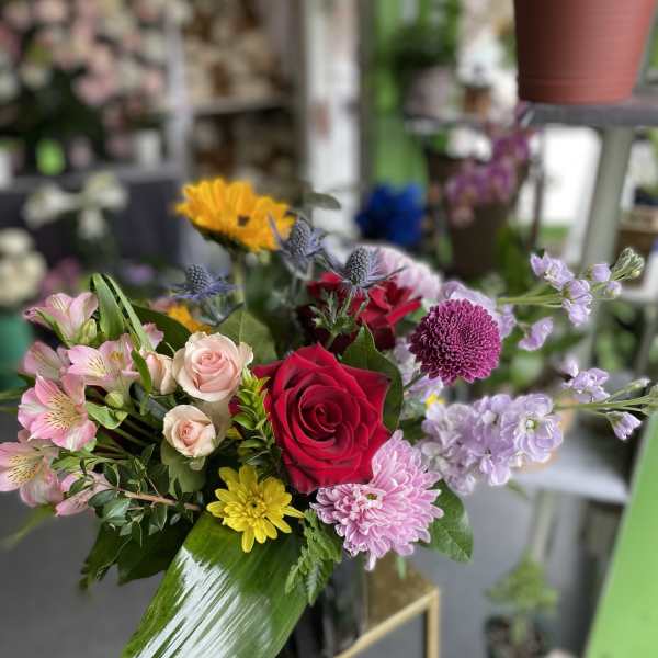 Mixed bouquet with red and pink flowers in a vase