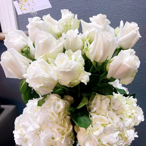 Bouquet of white roses and white hydrangeas