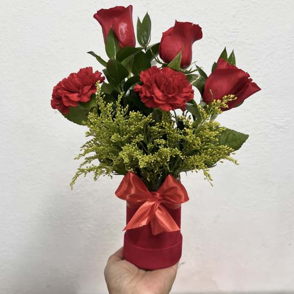Crimson Charm Cilynder - Red Roses And Red Carnations