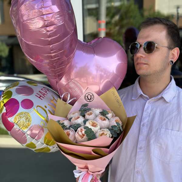 Pink rose bouquet with heart-shaped balloons